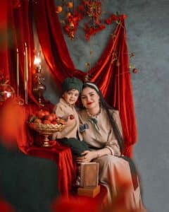 عکس آتلیهای خانوادگی ویژه شب چله با تزیینات انار و شمع - بهترین آتلیه کرج
